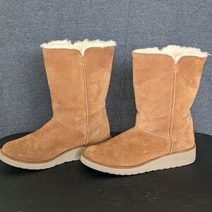 Women's size 9 Kookaburra UGG boots